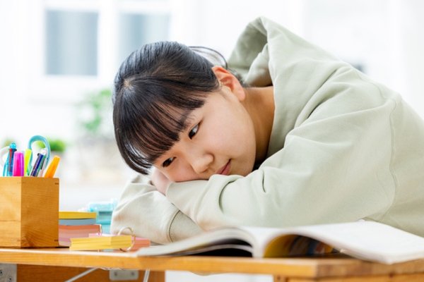 不登校の子どもと「アートセラピー」----心の回復をアートでサポート