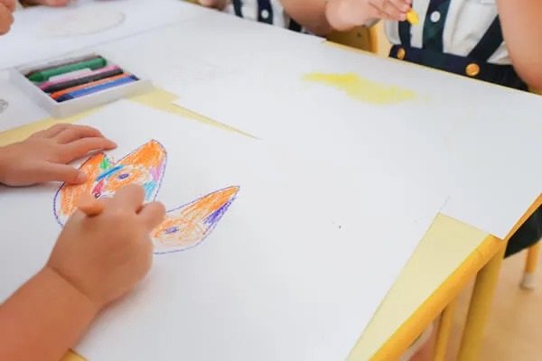 色鉛筆でする塗り絵で得られるまなびとは？