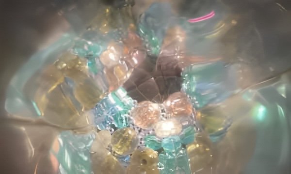 身近にあるもので作る万華鏡